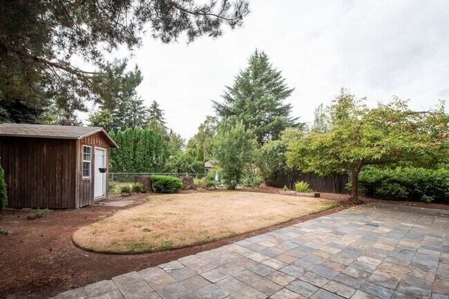 Building Photo - 956 NW Donelson St