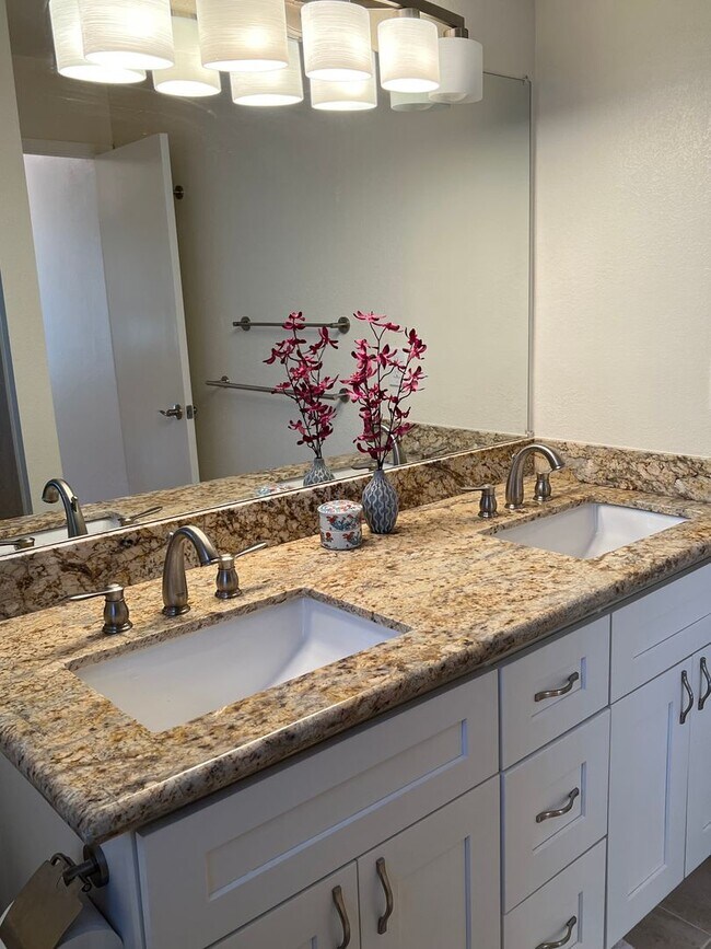 Building Photo - 2740 Ptarmigan Dr