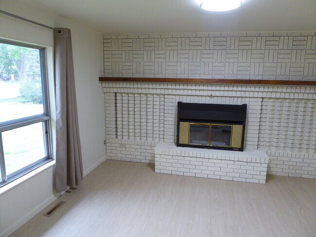 Building Photo - 3400 E Locust St