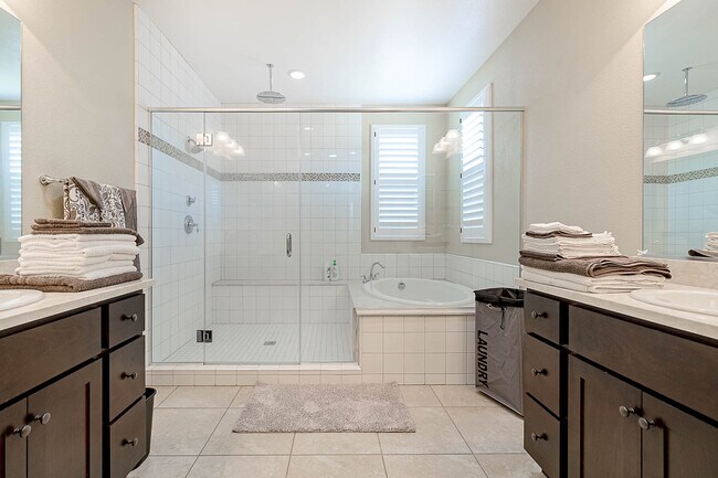 Building Photo - 582 Pasture Ave