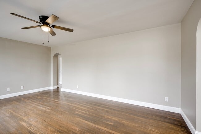 Building Photo - 205 Hampton Ave