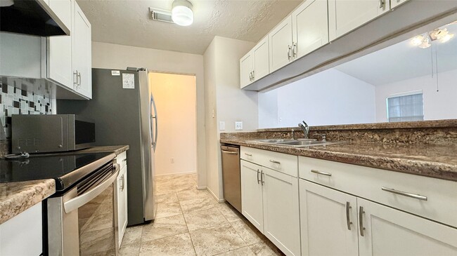 Building Photo - 18 Dellforest Ct