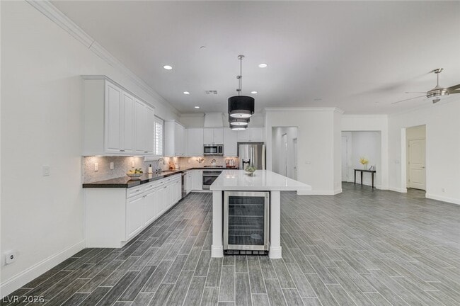 Building Photo - 933 Everest Peak Ave