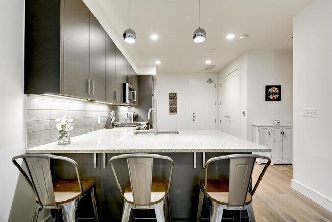 Building Photo - 222 West Ave