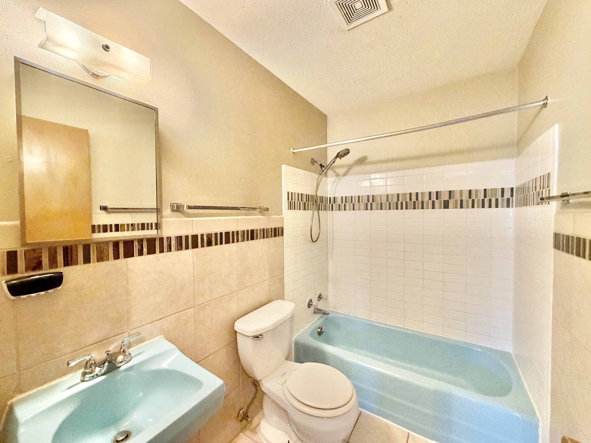 Building Photo - 625 Vera Ct