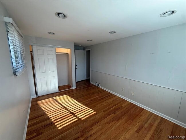 Building Photo - 1111 Holland St