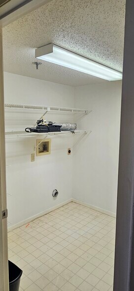 Building Photo - 4550 Pinebrook Cir