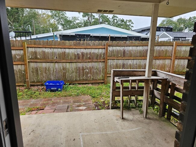 Building Photo - 102 North St