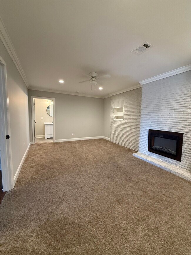 Building Photo - 764 Dunn Ave