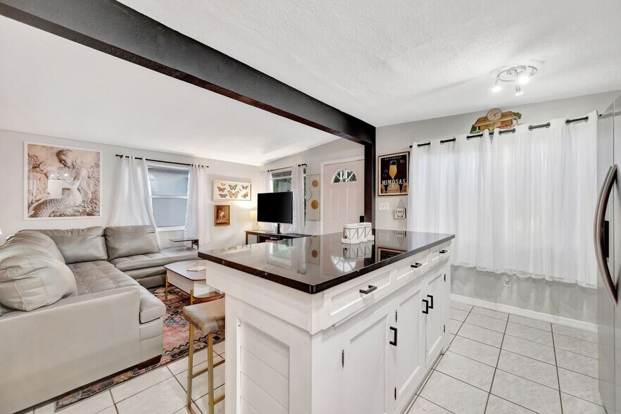 Building Photo - 5025 9th Ave S