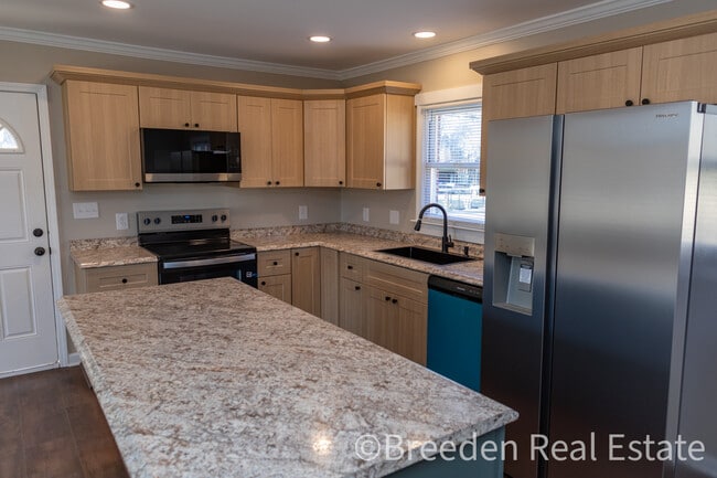 Building Photo - 212 NC-126