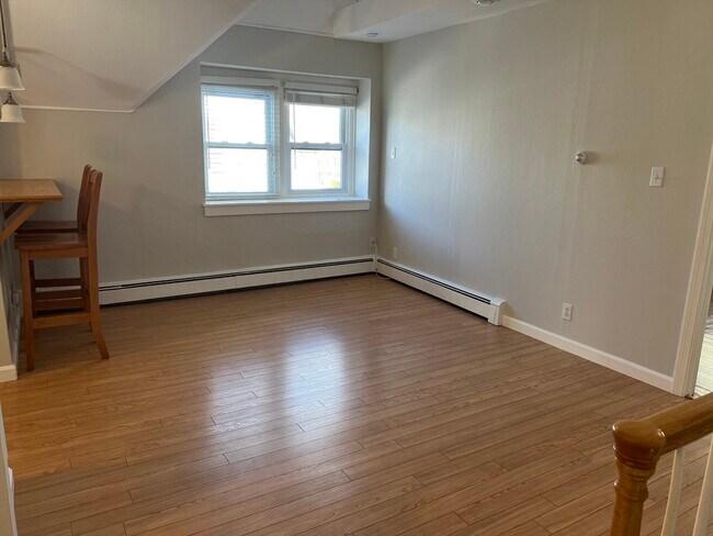 Building Photo - 21 Hawthorn Ave