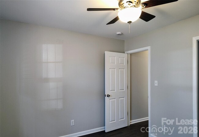 Building Photo - 2831 Mayfair Ave