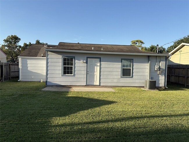 Building Photo - 3010 Washington St