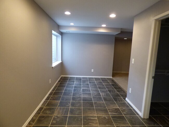 Building Photo - 805 Summer Hawk Dr