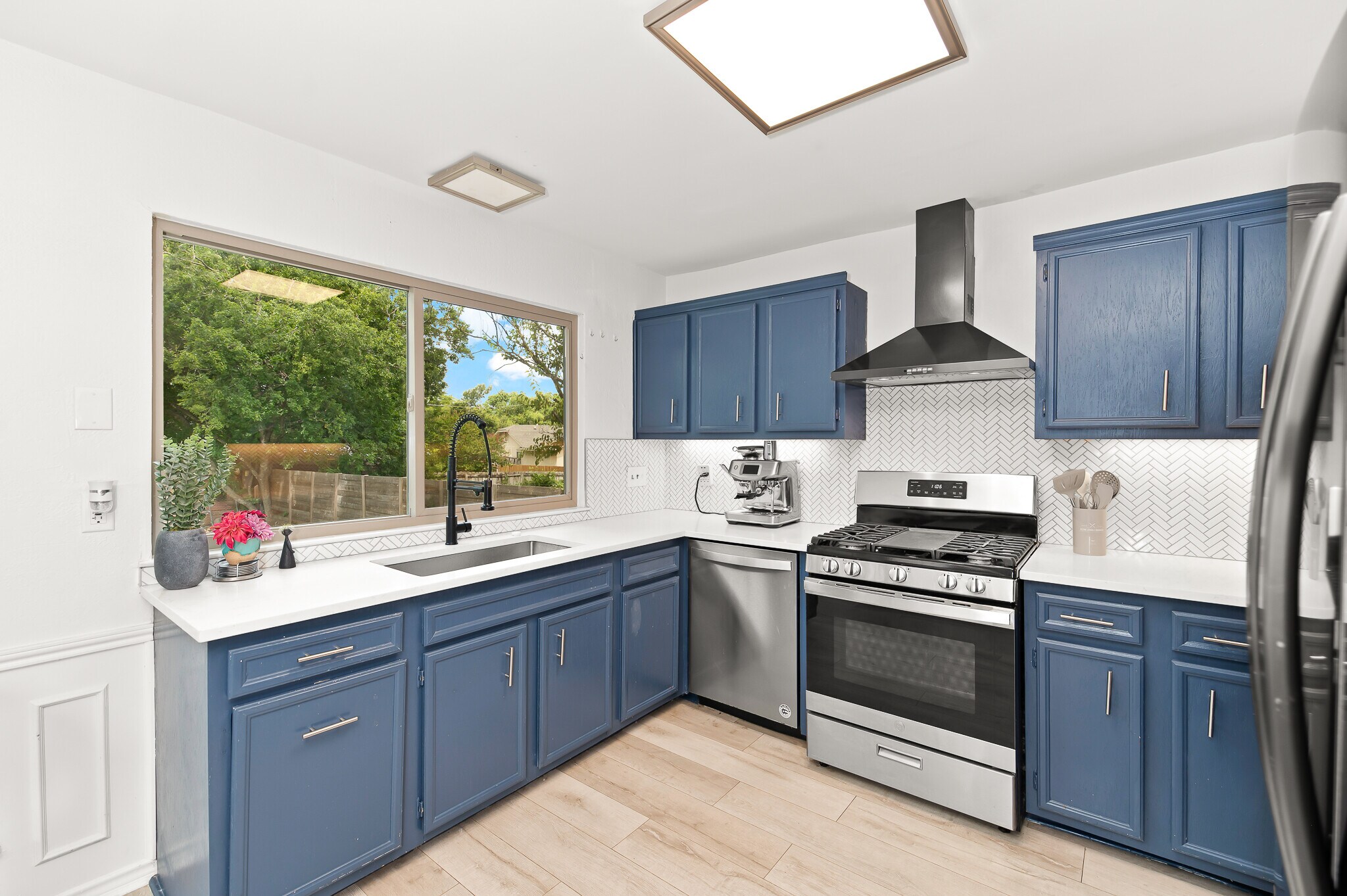 Building Photo - 2110 Spring Breeze Dr