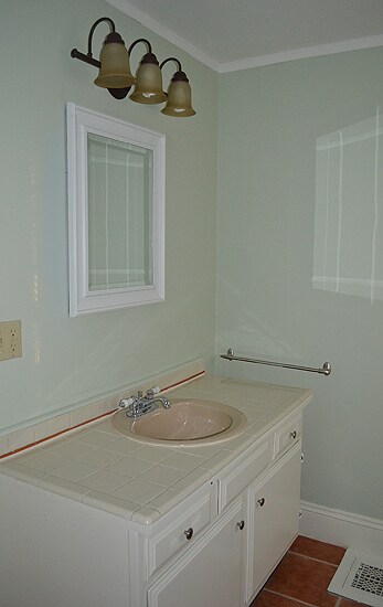 Building Photo - $1600 - 2BRM - 900ft2 - Bangor – Cumberlan...
