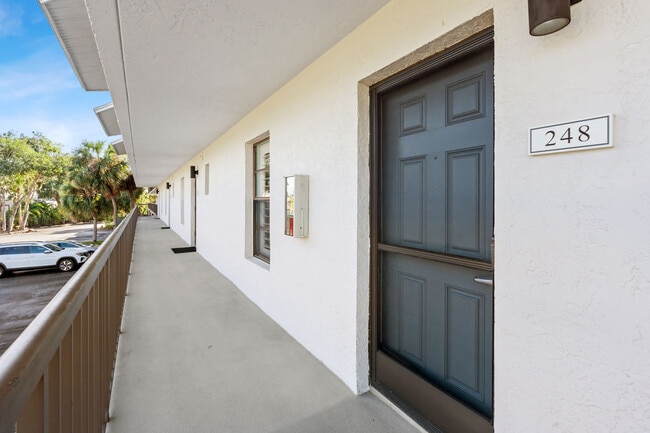 Building Photo - 600 Neapolitan Way