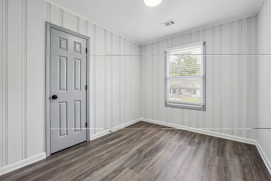 Building Photo - 2899 Gresham Rd SE