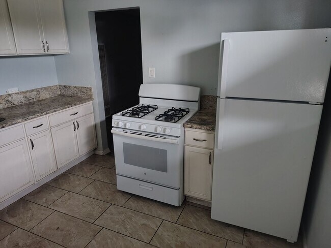 Building Photo - Yose-Gree