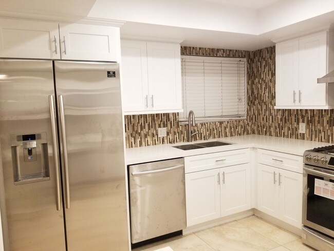 Kitchen - 16022 Moorpark St