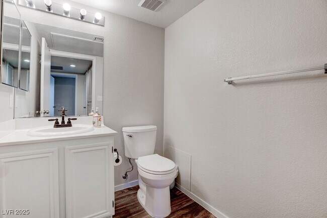 Building Photo - 8070 W Russell Rd