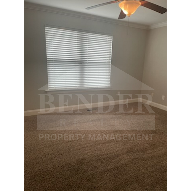 Building Photo - BEAUTIFUL TOWNHOME