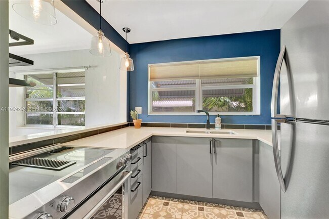 Building Photo - 517 S 19th Ave