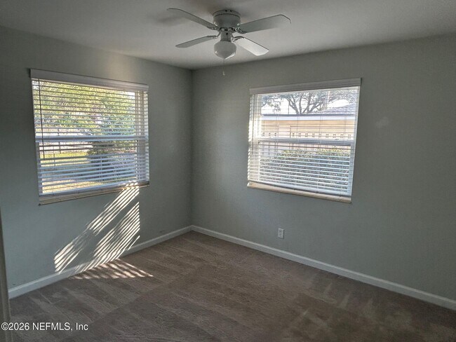 Building Photo - 825 14th Ave N