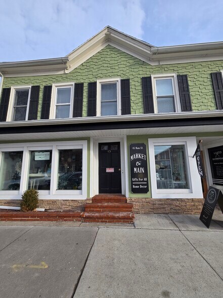 Primary Photo - 45 Main St