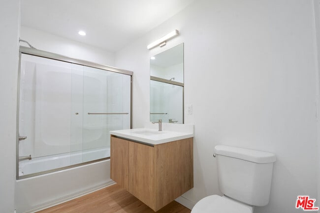 Building Photo - 2619 Carmona Ave