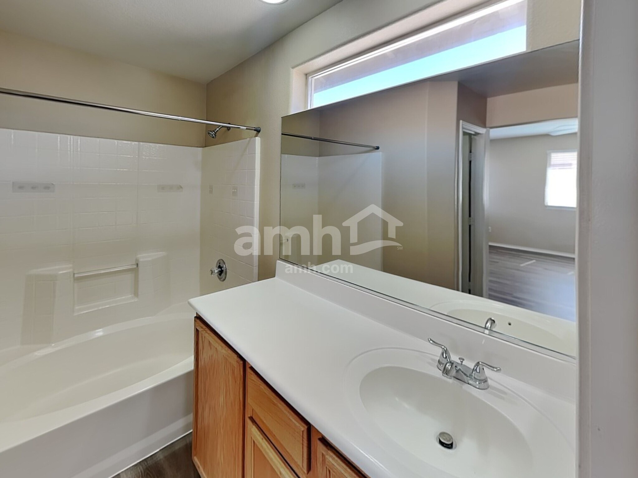 Building Photo - 986 Cantabria Heights Ave