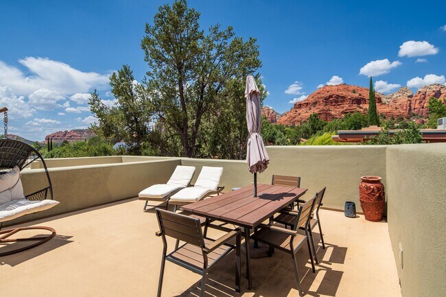 Building Photo - 630 Mountain Shadows Dr