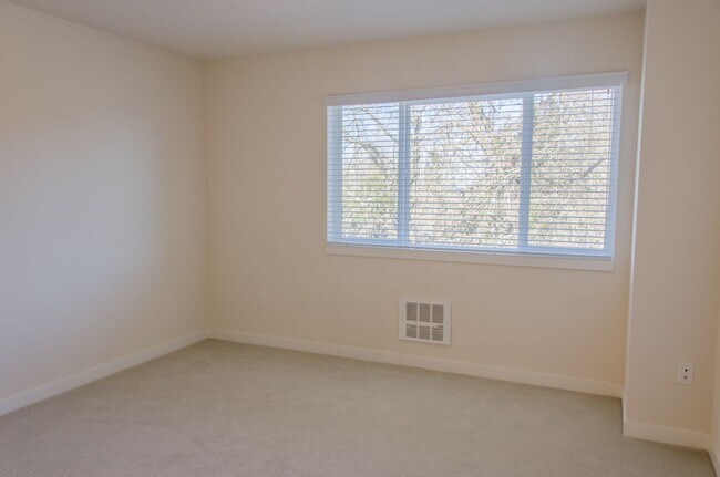 Building Photo - 3Bd/2.5Ba Seattle Townhouse