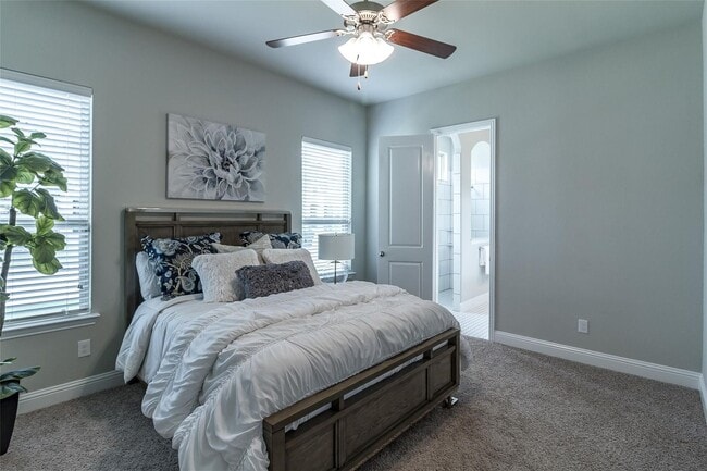 Building Photo - Location!! 2018 house, refrigerator provided! Dont miss this sweet home!