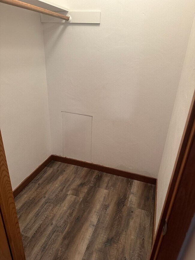 Building Photo - One Bedroom