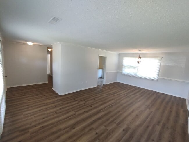 Building Photo - SUPERB Home in Sea Gate - close to Market ...