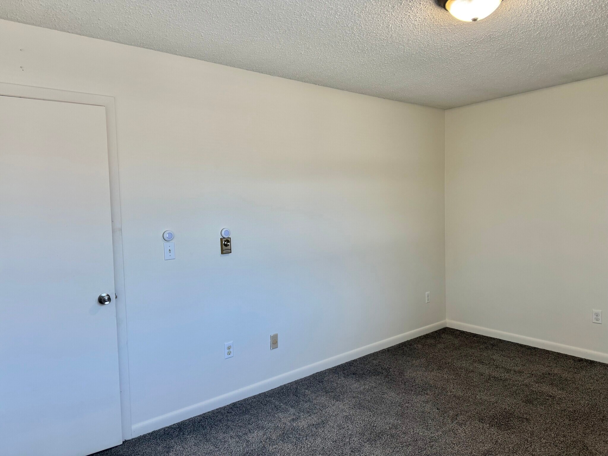 Building Photo - 126 Montcalm Ave