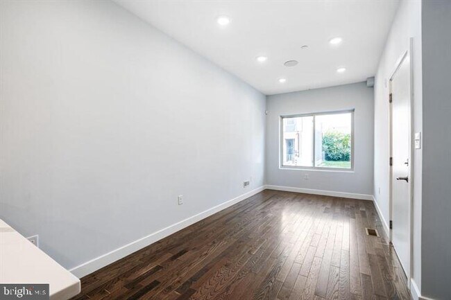 Building Photo - 1752 N Marshall St