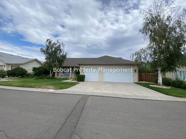 Building Photo - 1626 Evergreen Dr