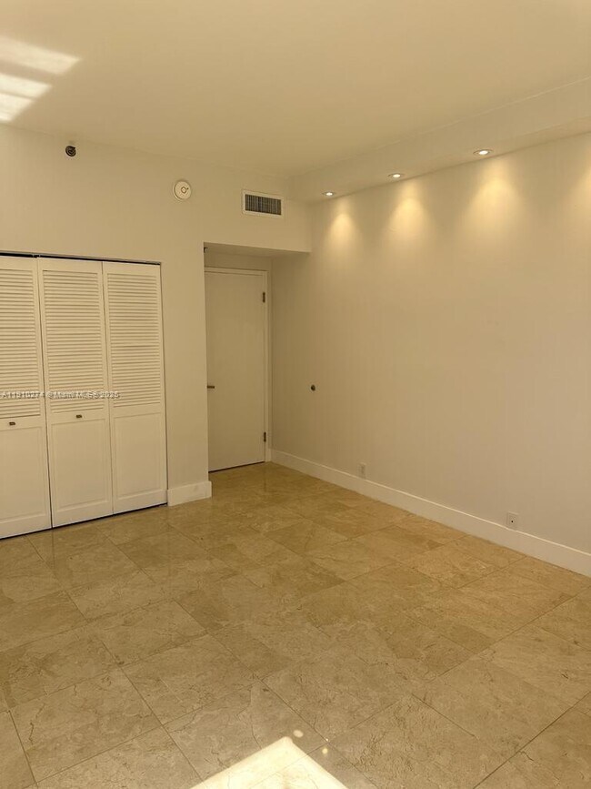 Building Photo - 251 Crandon Blvd