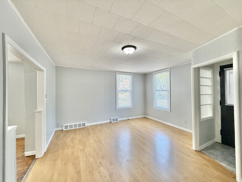Building Photo - 330 Lincoln St