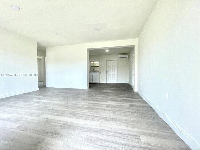 Building Photo - 1004 SW 24th Ave