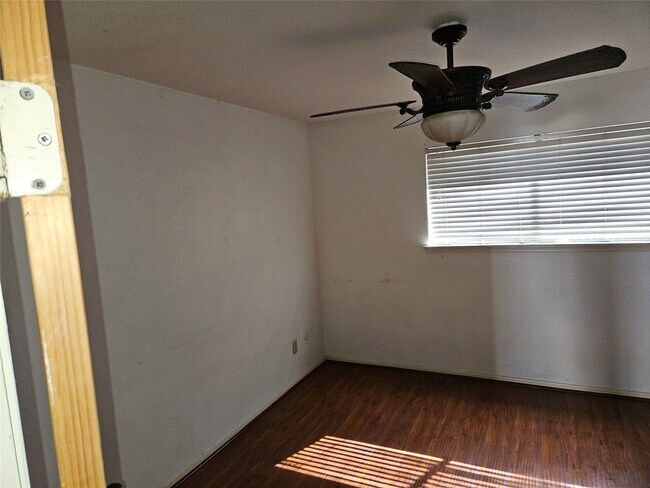 Building Photo - 2425 Holly Hall St