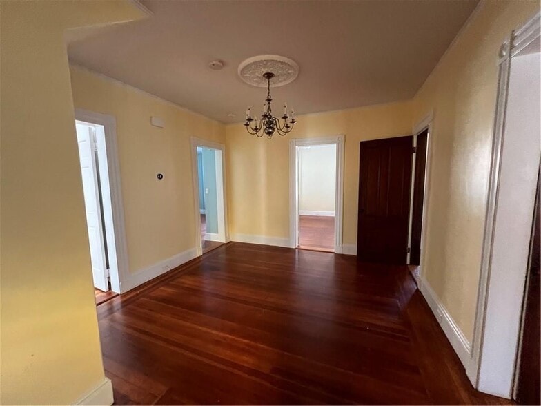 Building Photo - 16 Bull St