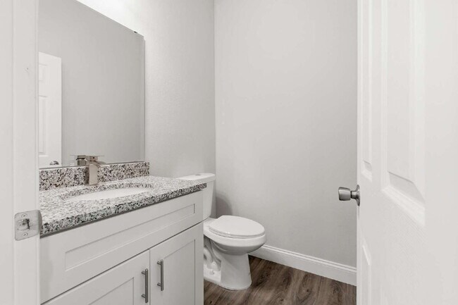 Building Photo - Nearly New 4BR Home Available Now in SW Ocala