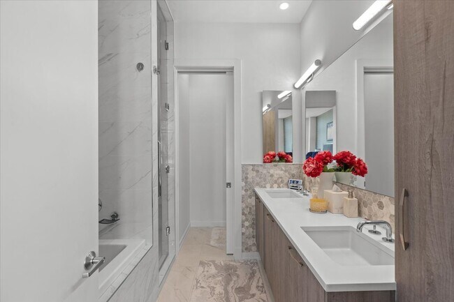 Building Photo - 2773 N Hampden Ct