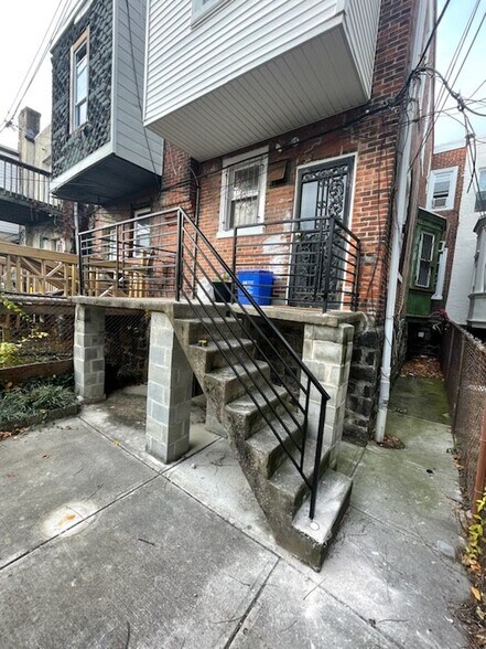 Building Photo - 6008 Jefferson St