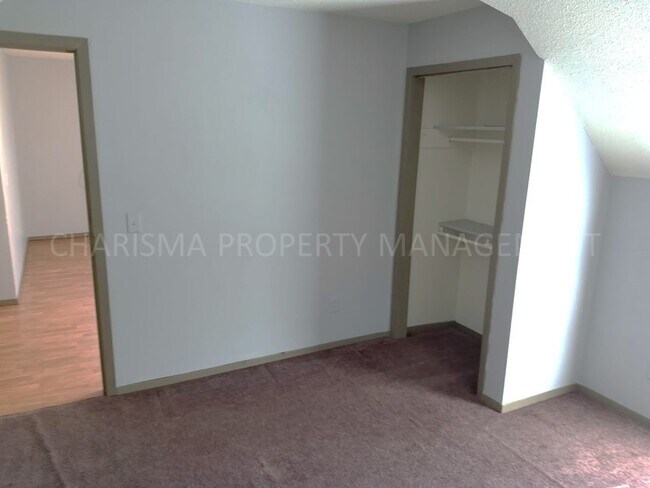 Building Photo - 209 S Lake Ave