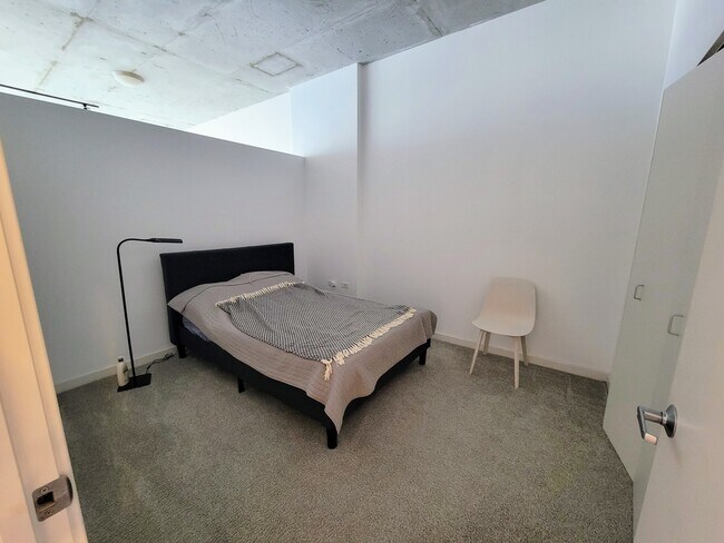 Building Photo - 235 W Van Buren St